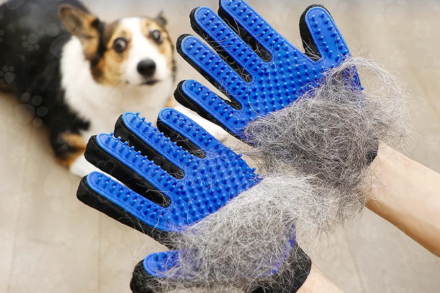 Pet Coat Grooming and Deshedding Glove